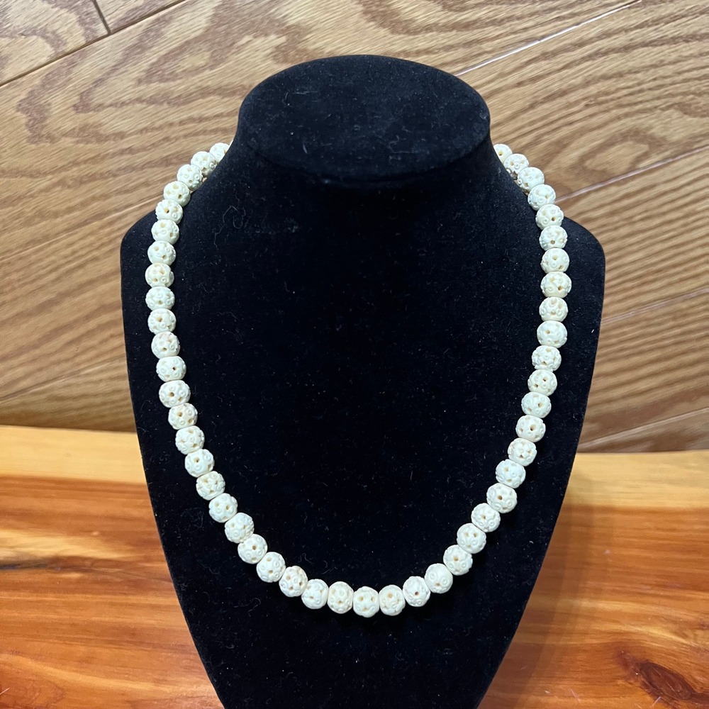 Vintage Carved Bone Bead Necklace Cream White Openwork‎ Screw Barrel Clasp 19.5"
